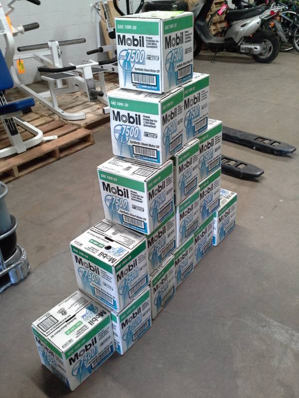 lot 704 image: 16 Cases of Mobil SAE 10W-30 Synthetic Blend Motor Oil 1-Quart