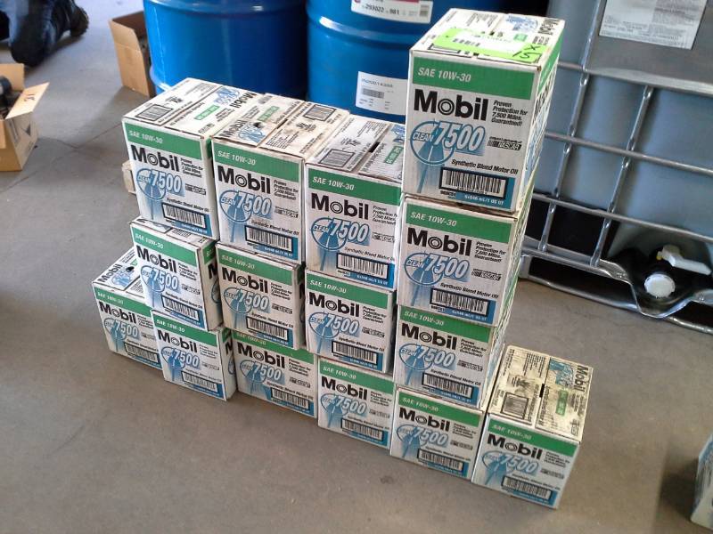 lot 705 image: 15 Cases of Mobil SAE 10W-30 Synthetic Blend Motor Oil 1-Quart