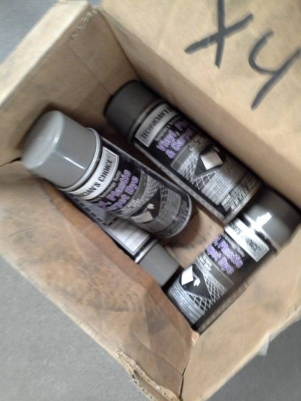 lot 712 image: 4 Aerosol Cans of Technicians Choice Vinyl, Plastic and Carpet Dye TEC 99510 Smoke 12oz.