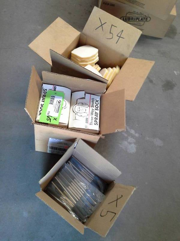 lot 718 image: 65 Technicians Choice Protector Foam Detail Stick 12-Pack, Protector TEC 1400 Spray Sock, Protector TEC 1571 Replacement Pad
