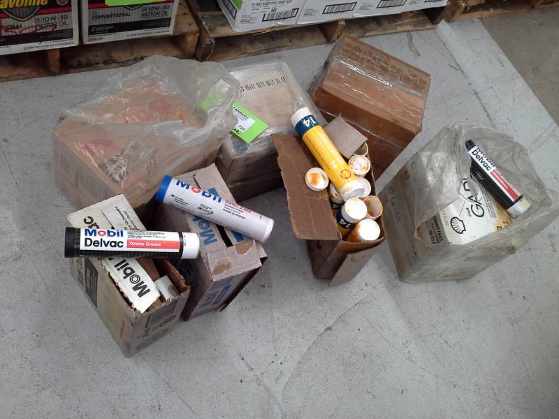 lot 725 image: Miscellaneous Grease - Mobil Delvac, Texaco Starplex 2, Delo Heavy Duty, Shell Gadus,