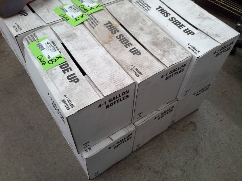 lot 755 image: 8 Bottles of Essence Bar & Chain Oil 1-Gallon
