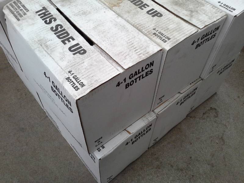 lot 757 image: 4 Cases of Essence Bar & Chain Oil 1-Gallon