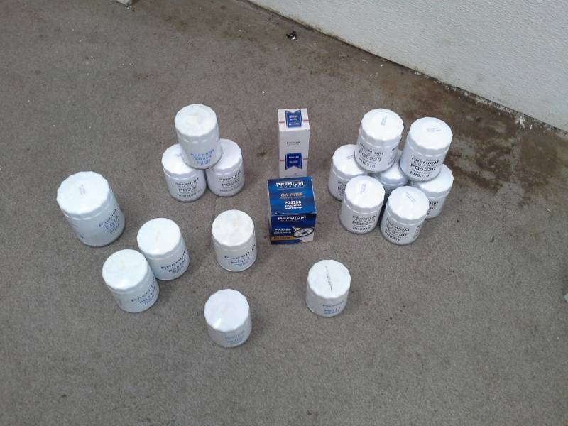 lot 790 image: 18 Premium Guard Oil Filters PG111,PG5230,PG4006,PG5288,PG4011,PG5268,PG1A,PG252,PG6135