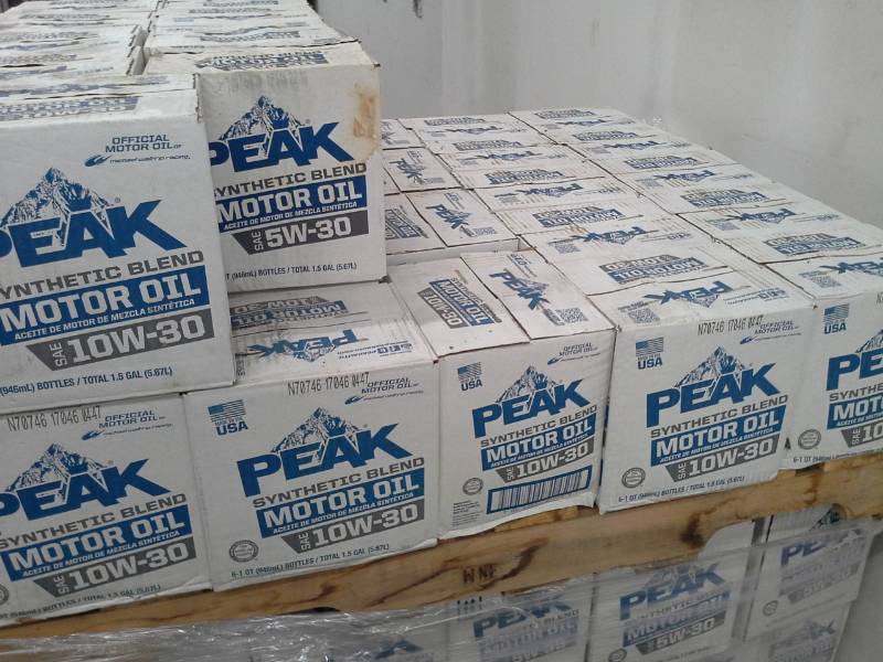 lot 793 image: 10 Cases of Peak SAE 10W-30 Synthetic Blend Motor Oil 1-Quart