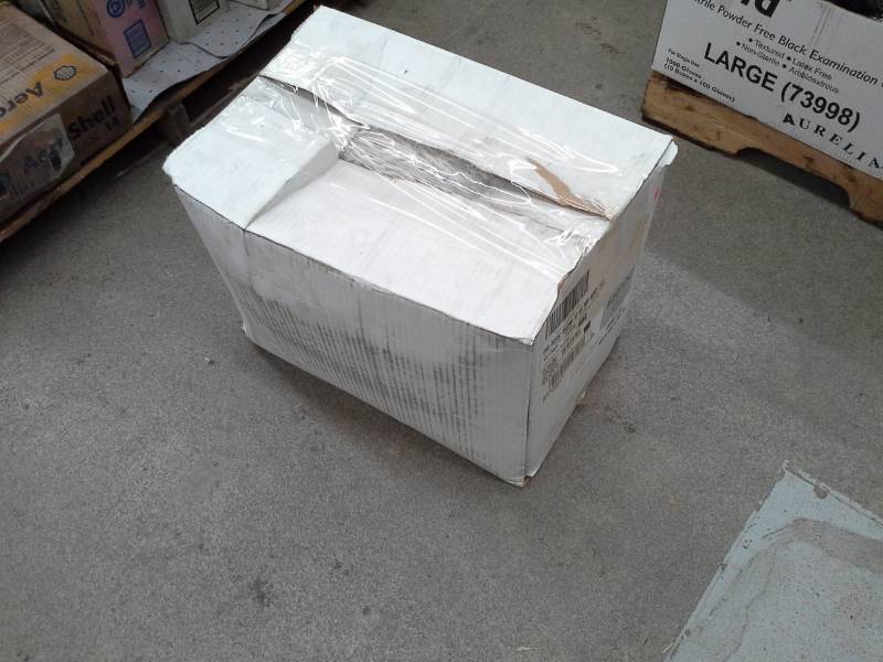 lot 800 image: One Case of Unisan 32oz. Cotton Mop Heads UNS 2032C