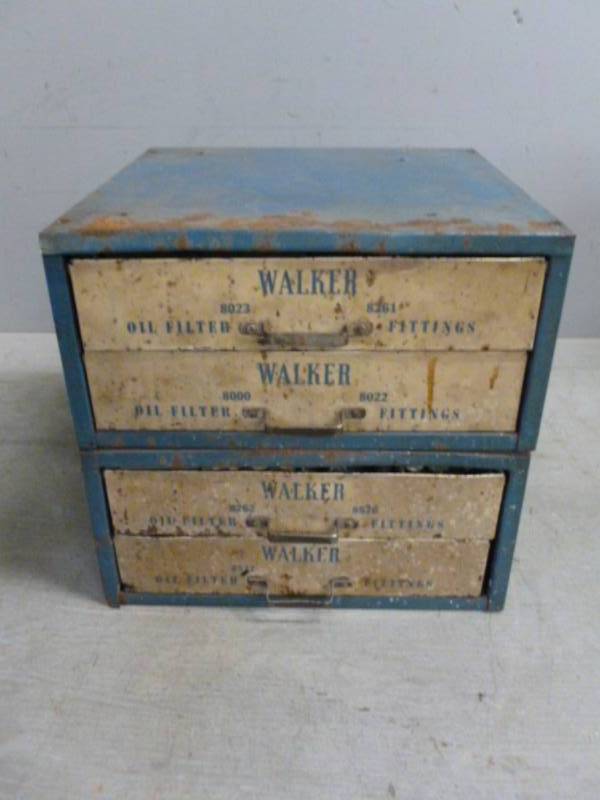 lot 2 image: Vintage Shop Organizer
