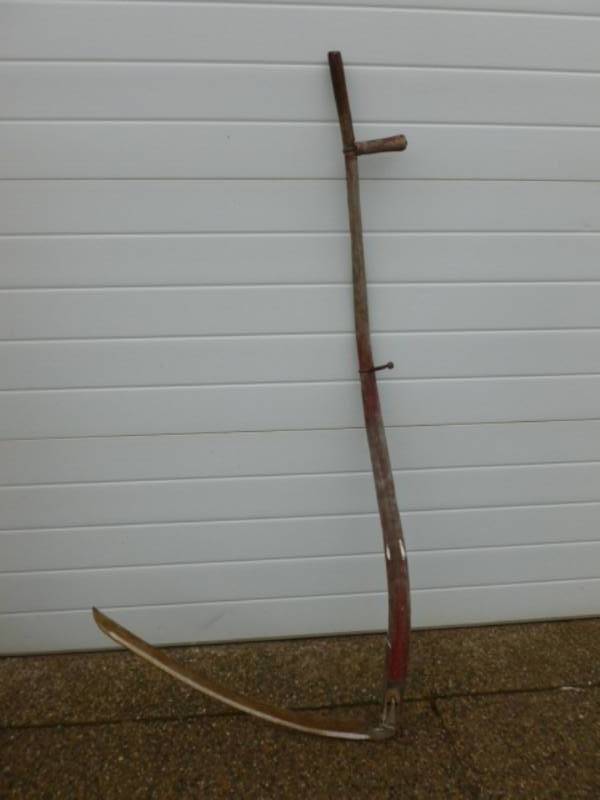 lot 7 image: Antique Scythe