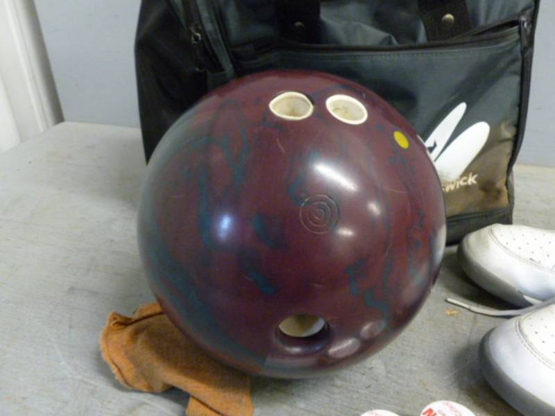 lot 15 image: Bowling Ball