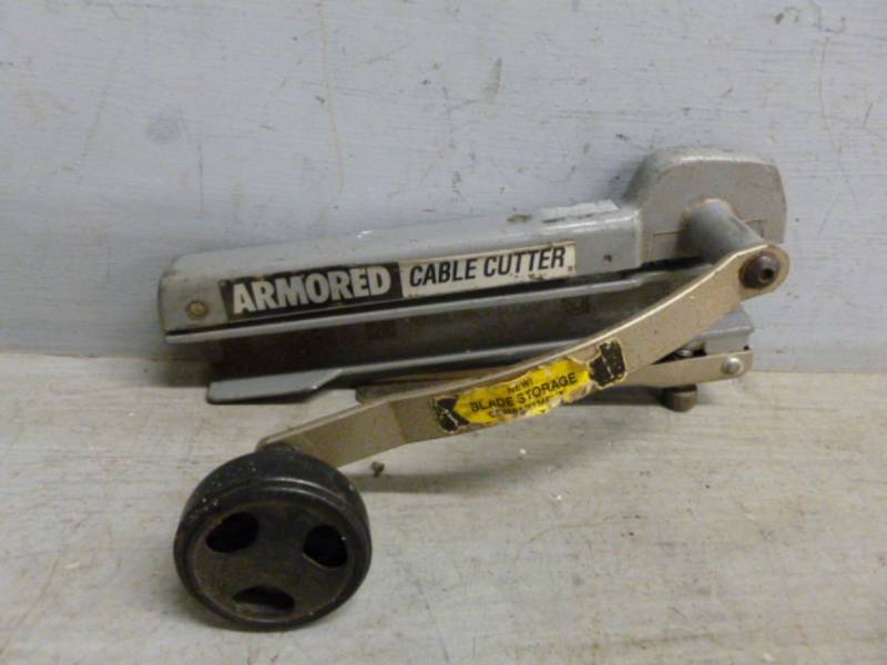 lot 72 image: Specialty Tool