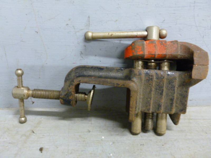 lot 75 image: Specialty Vise