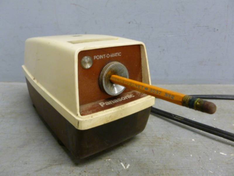 lot 77 image: Electric Pencil Sharpener