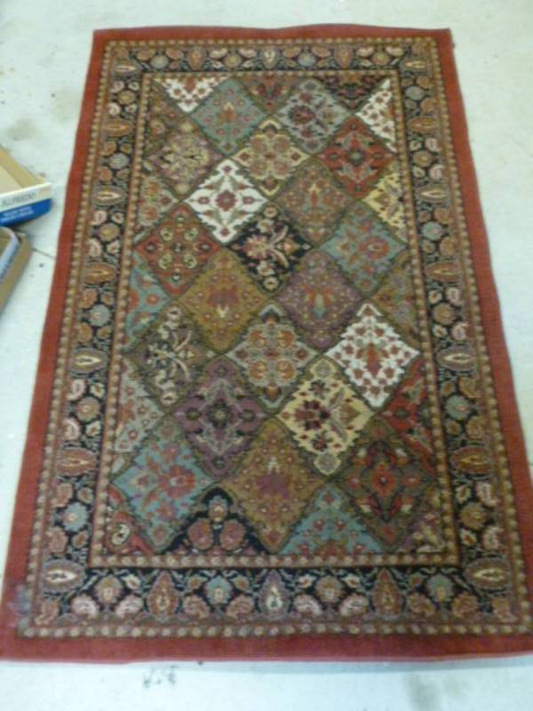 lot 112 image: Floor Rug