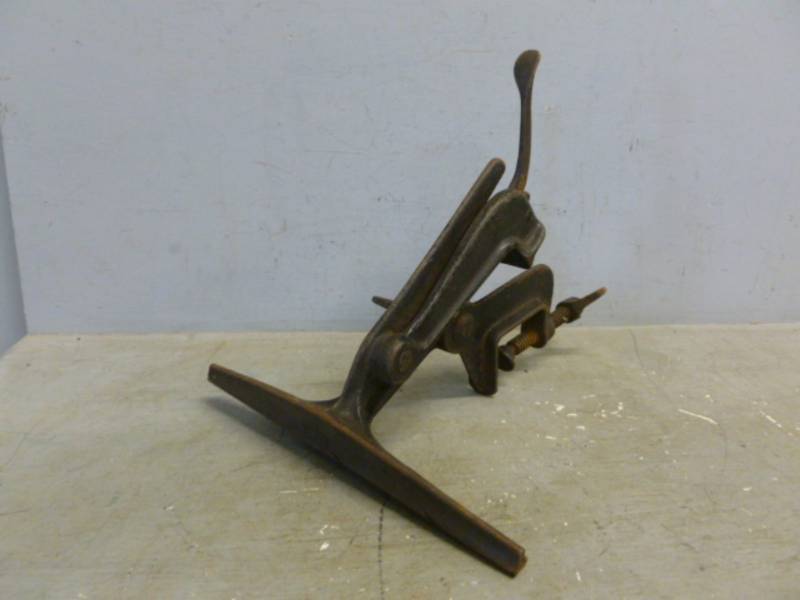 lot 114 image: Vintage Saw Vise
