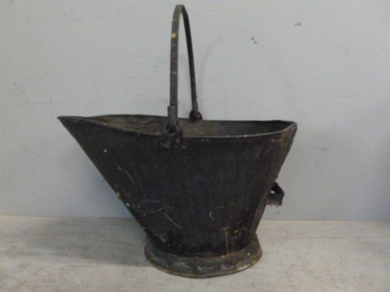 lot 117 image: Vintage Coal Bucket