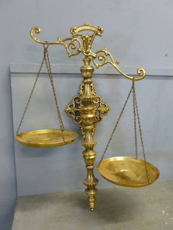 lot 119 image: Decorative