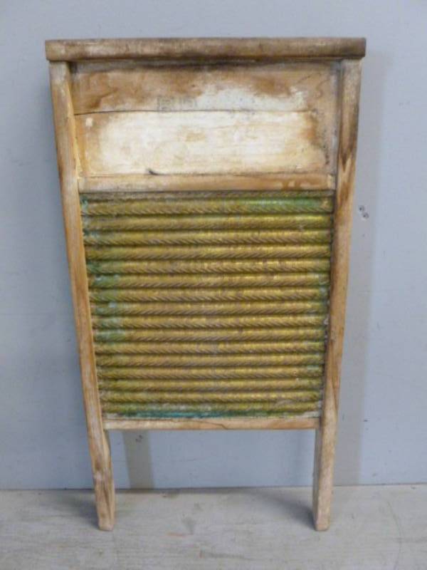 lot 122 image: Vintage Wash Board