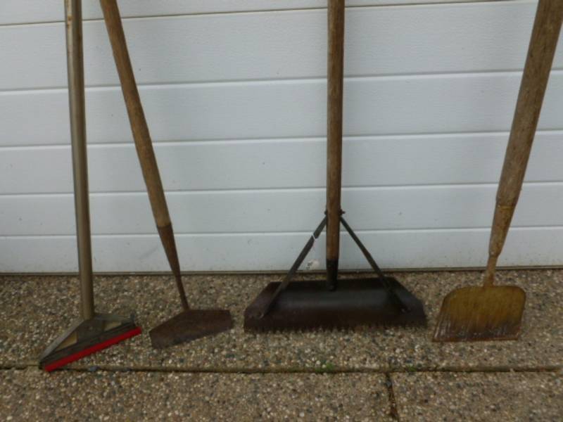lot 154 image: Vintage Garden Tools