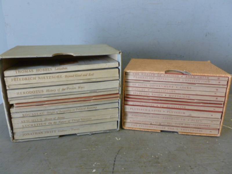 lot 158 image: Vintage Booklet Set
