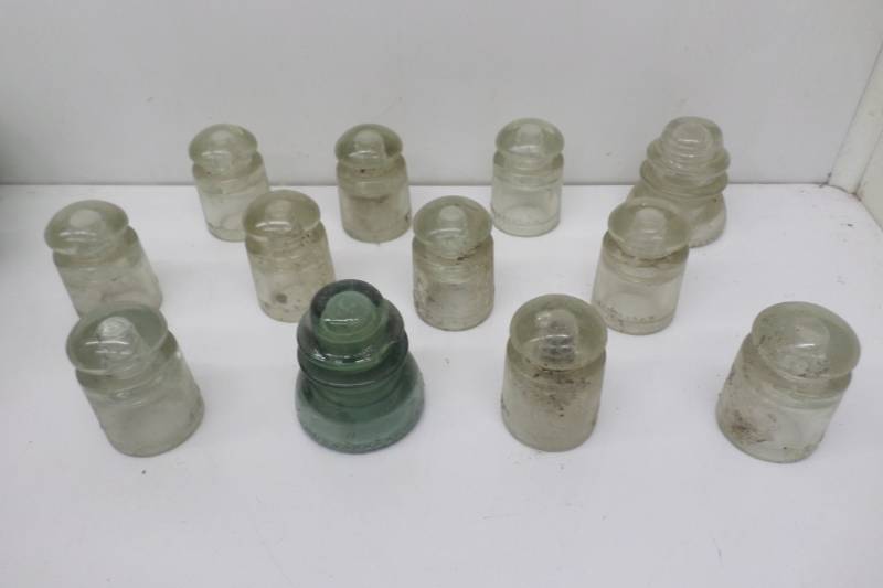 lot 72 image: 12 Vintage Insulators