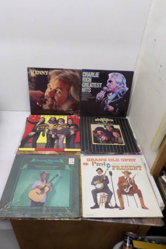 lot 74 image: 22 Vinyl Records-Country