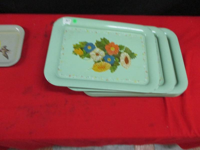 lot 17 image: Vintage Serving Trays