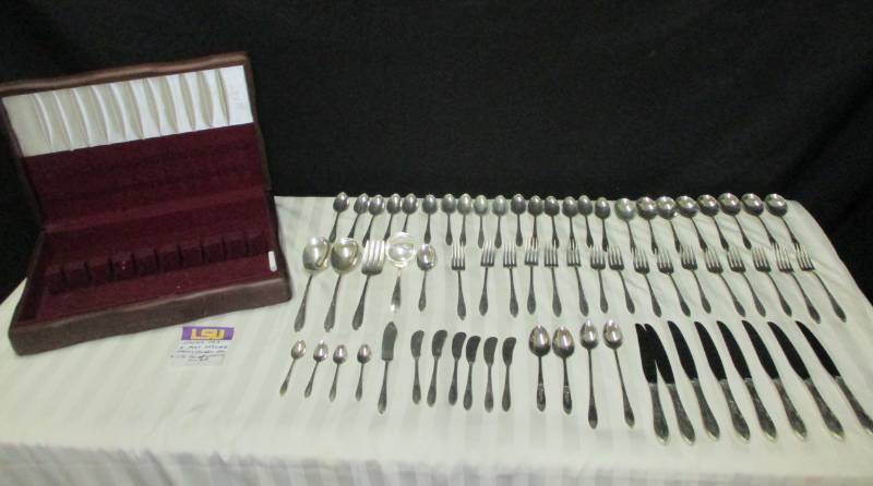 lot 30 image: STERLING SILVERWARE 68 Piece or 5 14 Pounds Oneida Sterling Silverware Set