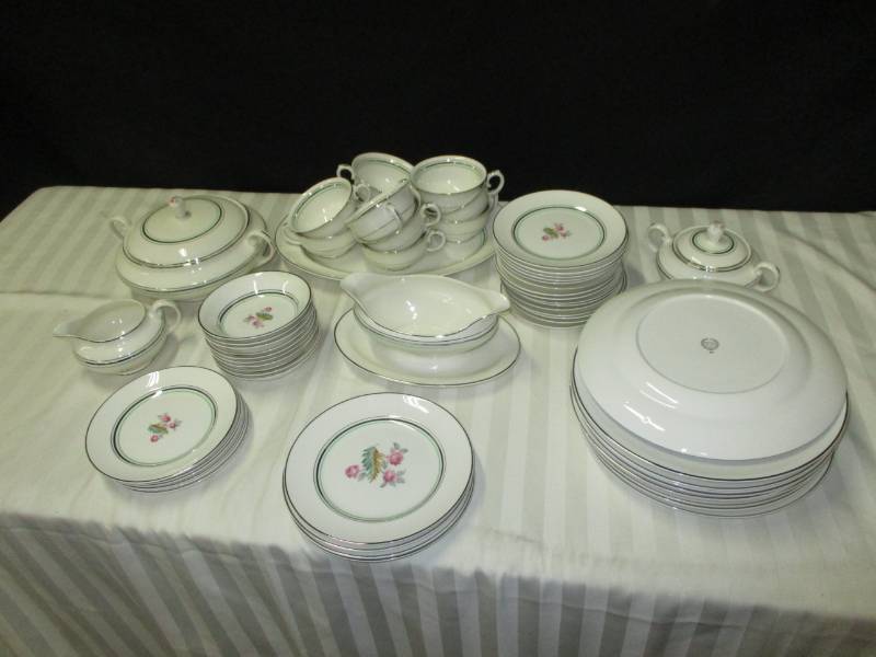 lot 31 image: 62 pieces of Popegosser China Made in the USA 53