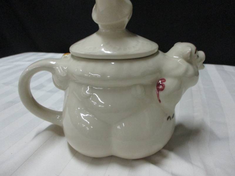 lot 32 image: Tom The Pipers Son Pitcher with Lid Nice Condition