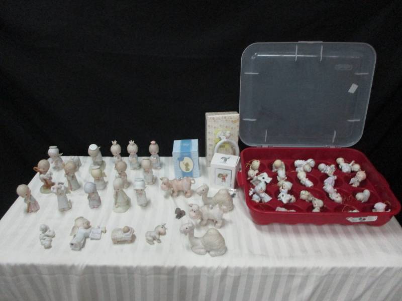 lot 34 image: Precious Moments Nativity Set and Ornaments