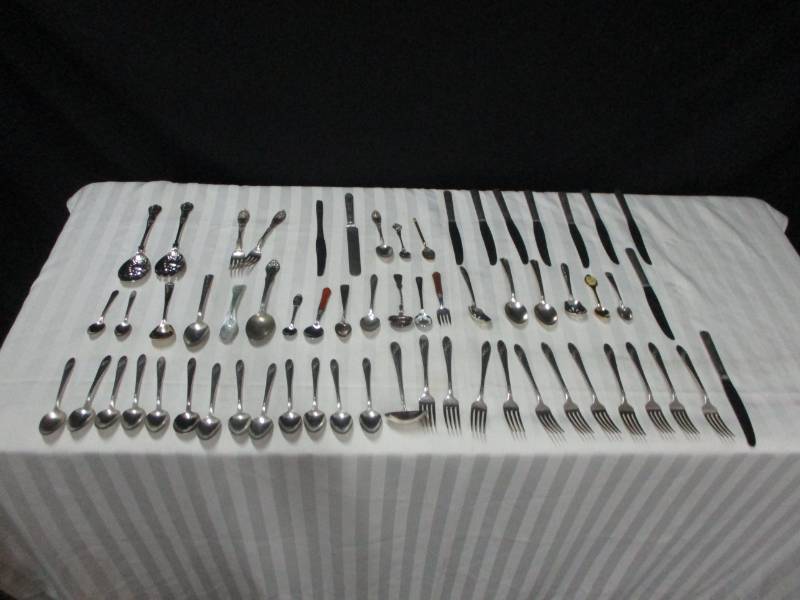 lot 39 image: Misc Silverware