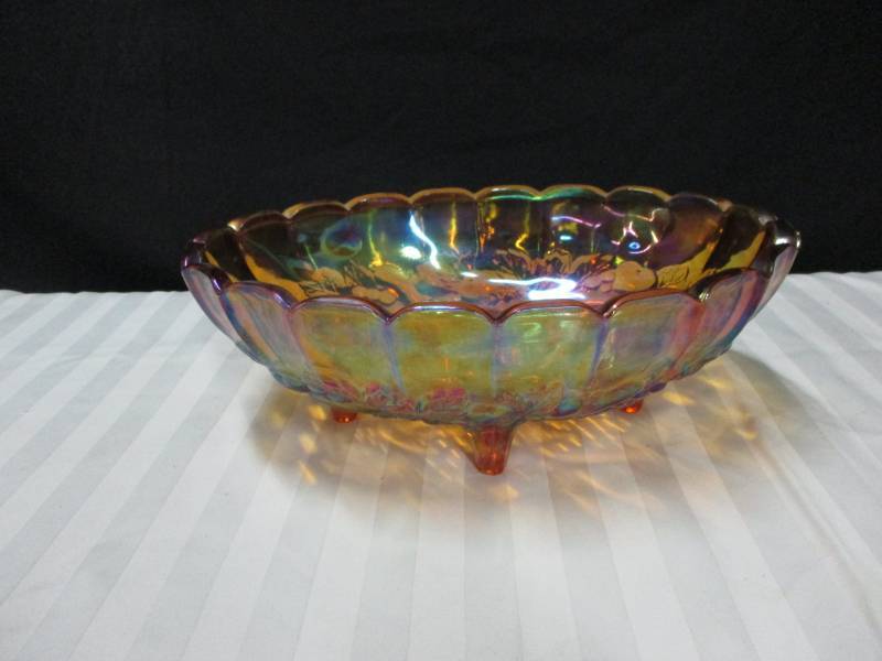 lot 49 image: Carnival Glass Bowl