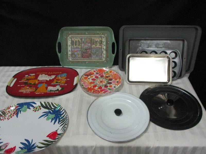 lot 91 image: Varites of Trays, Baking Pans