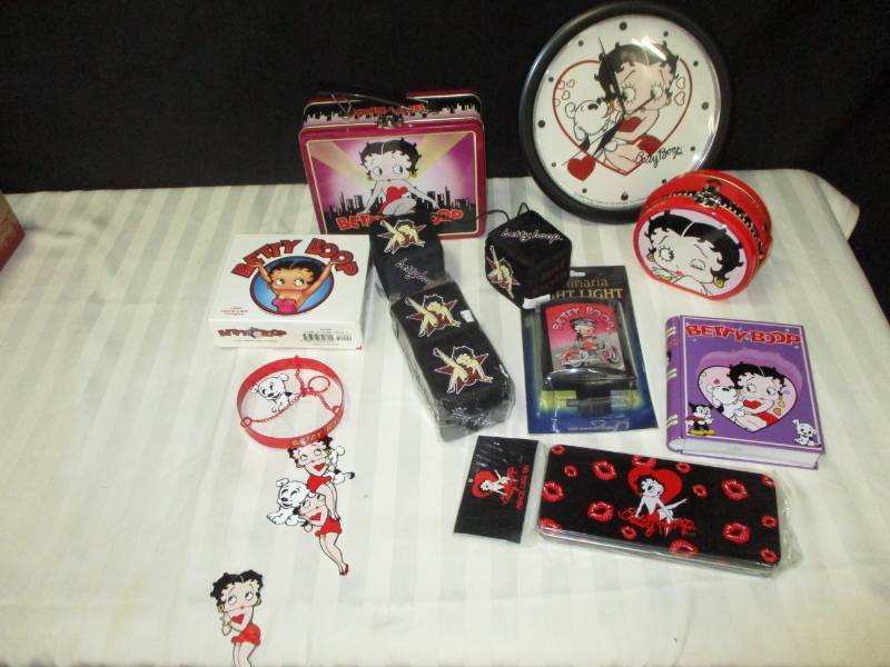 lot 99 image: Betty Boop Dice, Clock, Lunch Box, Pencil Holder, Calendar, Wind Chime