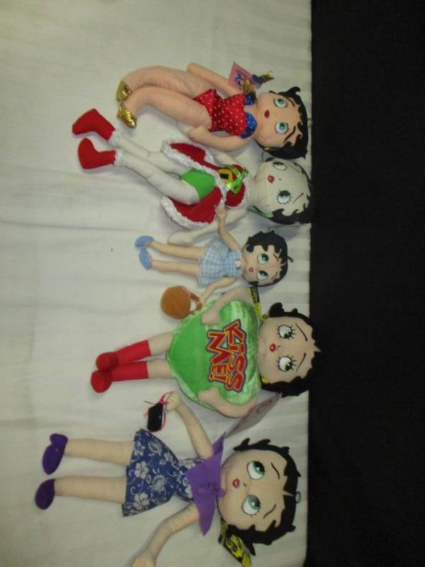 lot 101 image: Betty Boop Stuffed Dolls