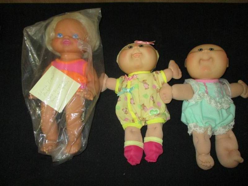 lot 111 image: Baby Cabbage Patch Dolls- Splash time Baby  ( Sings a song and Giggles)
