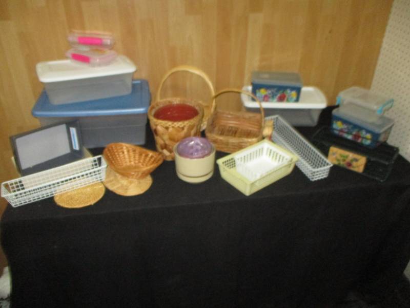 lot 188 image: Baskets, Storage Containers, Tubs