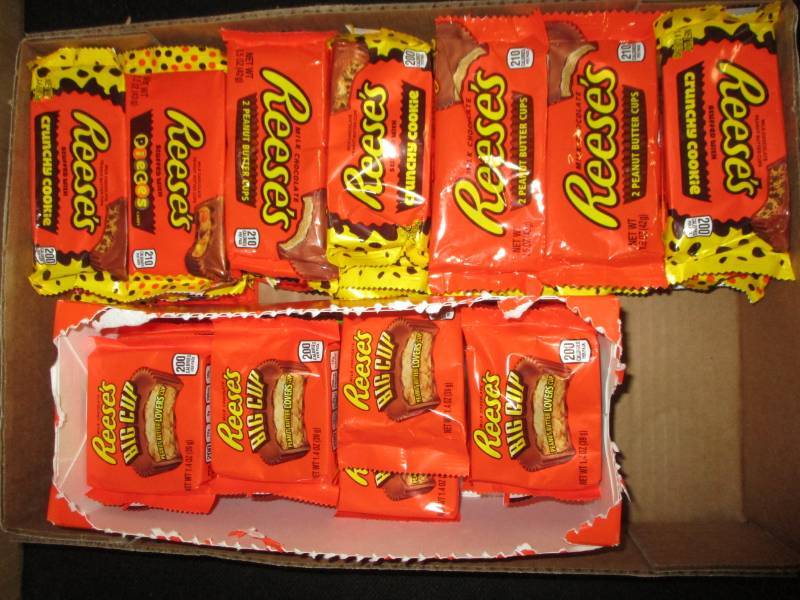 lot 398 image: 40 Reeses Peanut Butter Cups