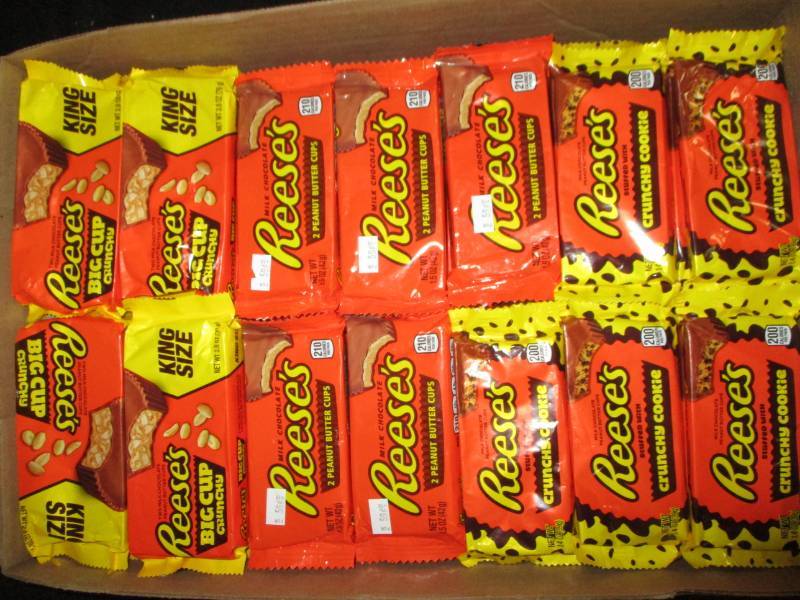 lot 395 image: 42 Reeses Peanut Butter Cups