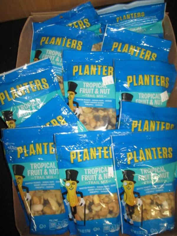 lot 389 image: 12 Planters Tropical Fruit and Nut Mix