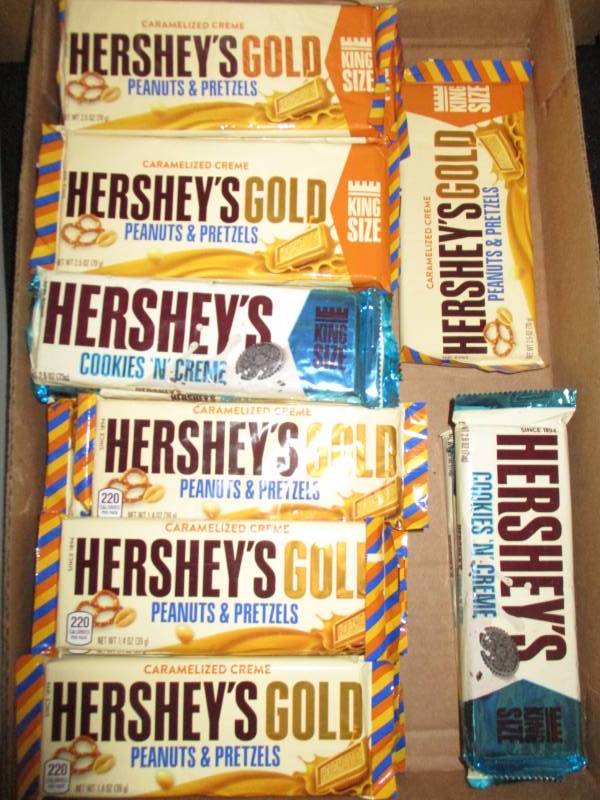 lot 383 image: 34 Herseys Gold and Cookies and Crme