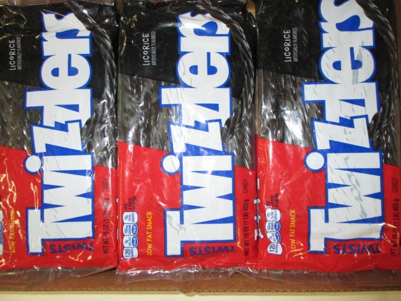 lot 371 image: 6 Packs of Twizlers