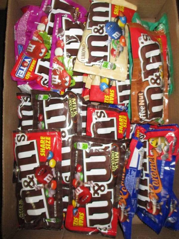 lot 370 image: 32 Pack of M&Ms