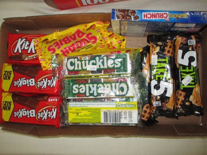 lot 360 image: 34 Candy bars, Chuckles, Crucnch, kit kats and ,more