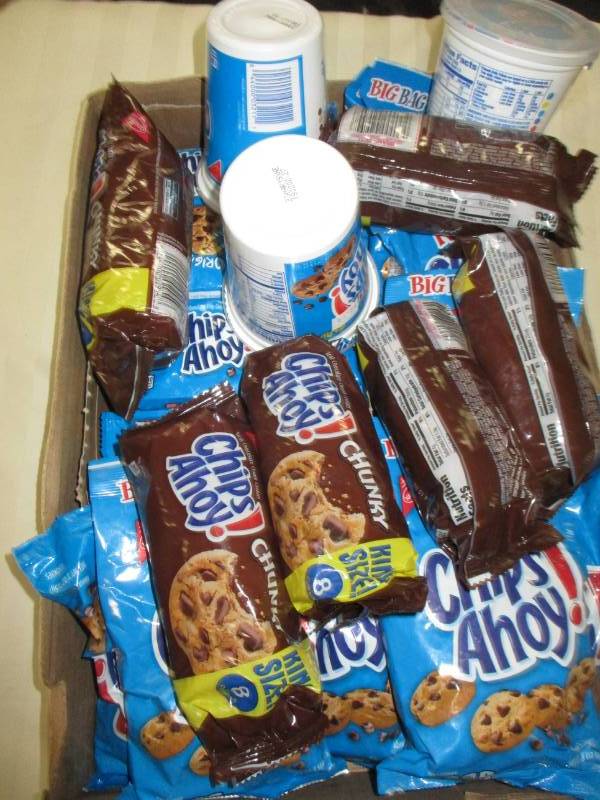lot 348 image: Chips Ahoy Packs