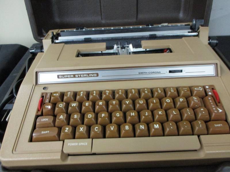 lot 223 image: Super Sterling old Electric Typewriter