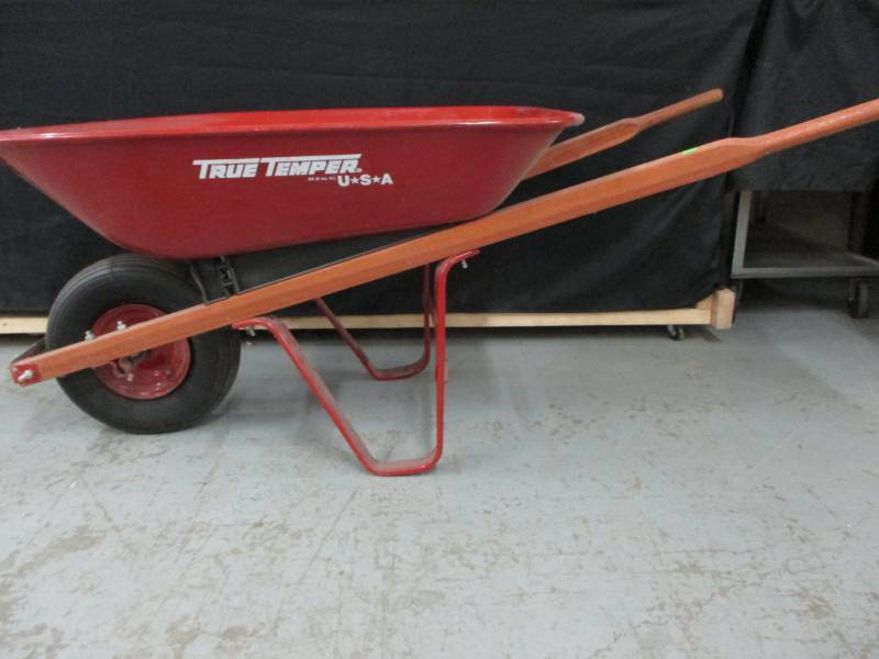 lot 229 image: Red True Temper 4 Wheelbarrow