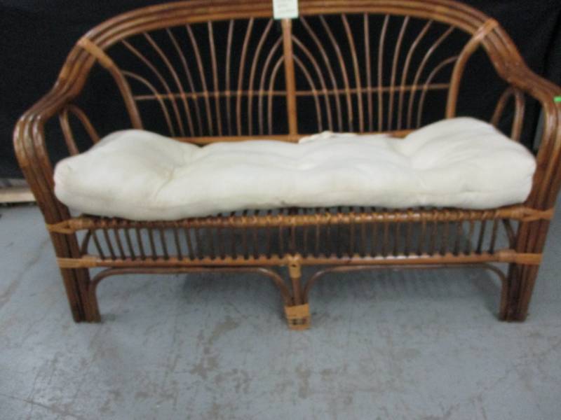 lot 231 image: Wicker Bench wCushion