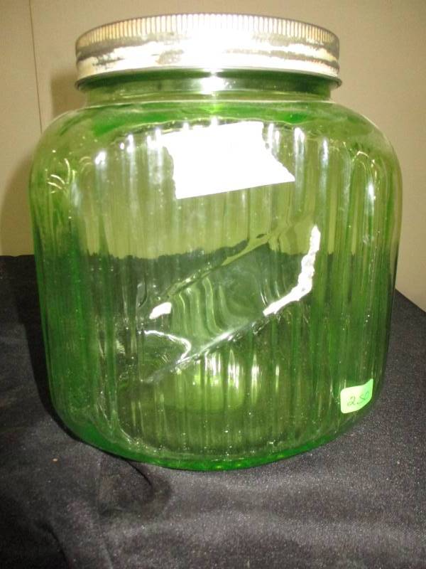 lot 250 image: Antique Green Jar with Lid