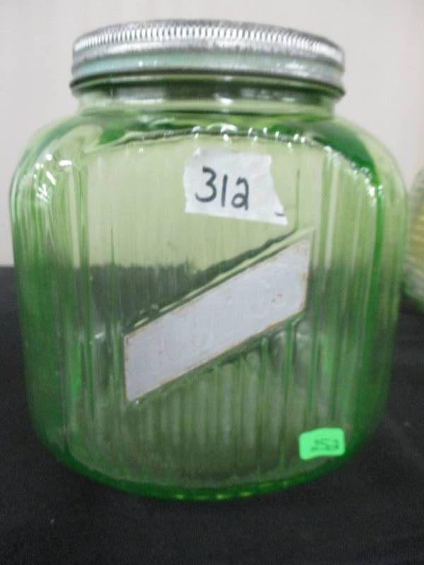 lot 252 image: Antique Green Jar with Lid